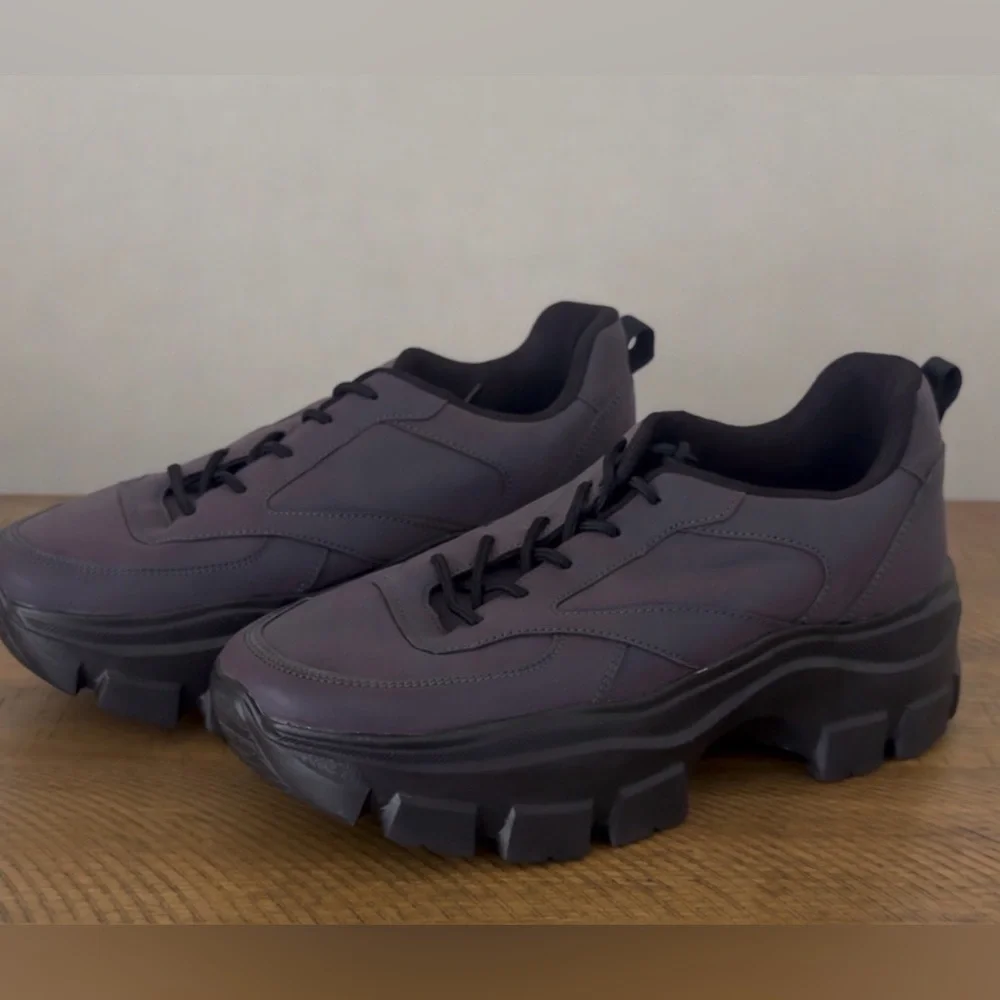 🌈 Holographic Women's Sneakers - size 9 - Picture 3 of 17